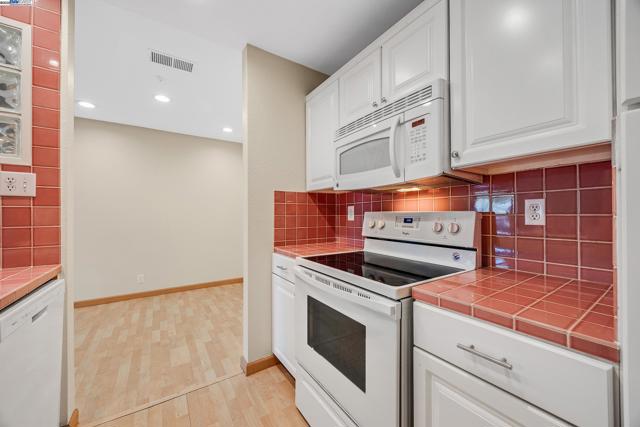 1308 Walden Rd, Walnut Creek CA: https://media.crmls.org/mediaz/5cd10ec9-02cb-4fb8-8479-8a87e6874bcd.jpg