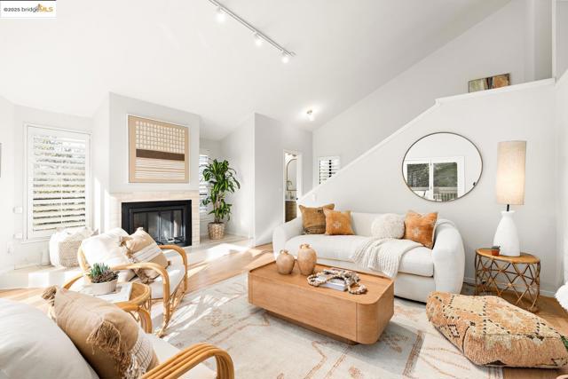 6566 Chelton Dr, Oakland CA: https://media.crmls.org/mediaz/5cd18758-c71f-41ed-bbe4-feb6d6ccd779.jpg