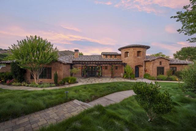 12240 Heritage Way, Gilroy CA: https://media.crmls.org/mediaz/5cd1b0d2-85a0-4d05-8552-7d8c39763d56.jpg