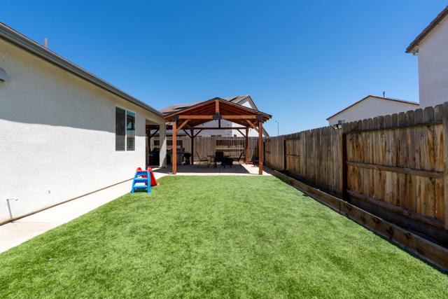 2040 Edwards Street, Los Banos CA: https://media.crmls.org/mediaz/5cd1b605-a110-4395-92bd-fc72f474fba8.jpg
