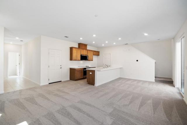 2250 Gladiola Drive, Hollister CA: https://media.crmls.org/mediaz/5cd235cf-7e2c-4d8d-93b0-e4e6c5d12153.jpg