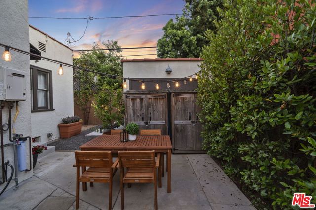 5966 Airdrome Street, Los Angeles CA: https://media.crmls.org/mediaz/5cd2632d-ac9a-4893-9b9b-11f18ed25d3b.jpg