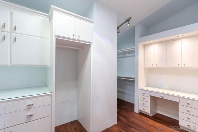 907 Ridge Heights Road, Fallbrook CA: https://media.crmls.org/mediaz/5cd2b61a-2d8b-476d-8fb6-bb3fc4bbab68.jpg