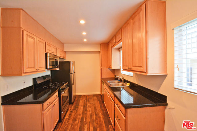 14947 DICKENS Street, 4 photo 3