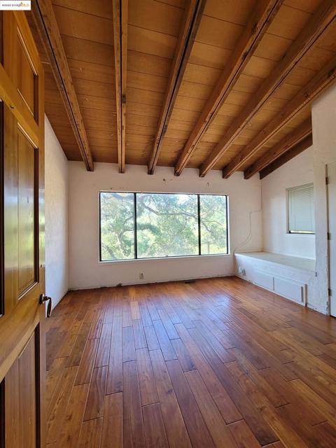 40 Hilldale Ct, Orinda CA: https://media.crmls.org/mediaz/5cd49480-46f9-4de1-8e79-38e49c7b2a50.jpg