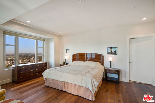 10580 Wilshire Boulevard, Los Angeles CA: https://media.crmls.org/mediaz/5cd548fb-cb4f-4064-a46b-81a68954c7ee.jpg