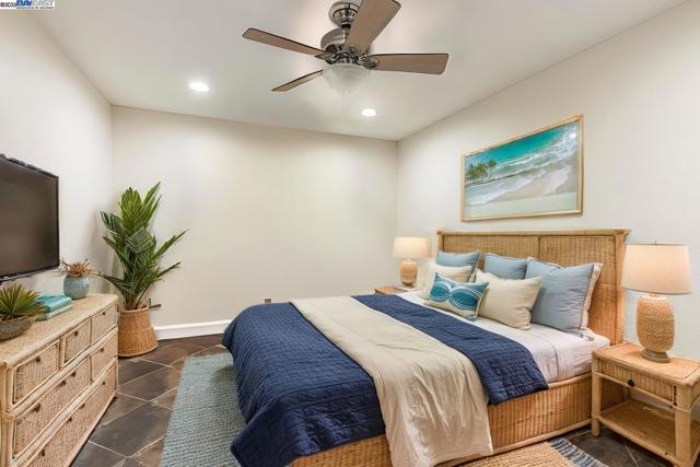 2256 Cove Ct, Discovery Bay CA: https://media.crmls.org/mediaz/5cd5589f-7a35-4fa3-b25a-3f519a205af1.jpg