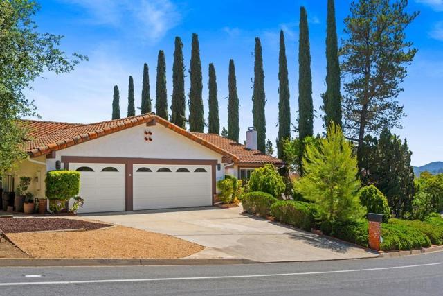 17109 Cloudcroft Dr, Poway CA: https://media.crmls.org/mediaz/5cd558cf-2d39-4ce9-83ec-4771b9f6b3d8.jpg