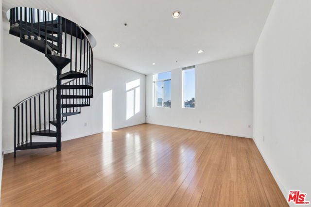 140 S Gramercy Place, Los Angeles CA: https://media.crmls.org/mediaz/5cd55f0a-4630-44de-8217-0fd125b65772.jpg