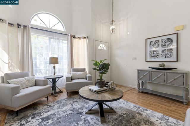 1015 Hidden Oak Ct, Concord CA: https://media.crmls.org/mediaz/5cd5af72-8c75-475b-ae38-457075ac353c.jpg