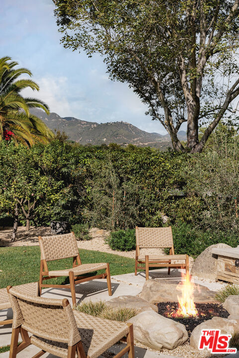 1076 Cheltenham Road, Santa Barbara CA: https://media.crmls.org/mediaz/5cd5e398-042d-48f7-8b6c-bbca7852fb3b.jpg