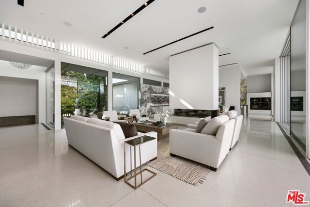 Image 4 of 33 For 12251 Castlegate Drive