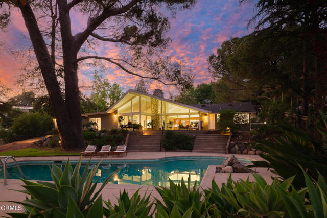 5445 La Crescenta Avenue, La Crescenta CA: https://media.crmls.org/mediaz/5cd73342-dce8-4ee7-ad29-3b46c38fe13b.jpg