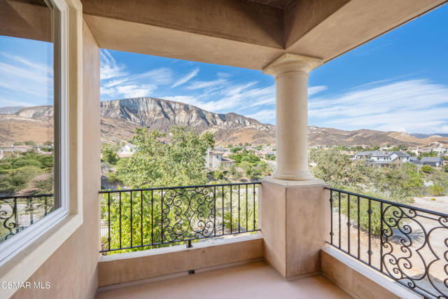 2462 Lost Canyons Drive, Simi Valley CA: https://media.crmls.org/mediaz/5cd7c152-d023-45eb-bcf0-2c41635f573b.jpg