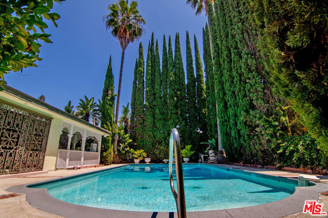 180 N Highland Avenue, Los Angeles CA: https://media.crmls.org/mediaz/5cd82978-9d30-4ce8-9d4a-14f6a57c0cb4.jpg