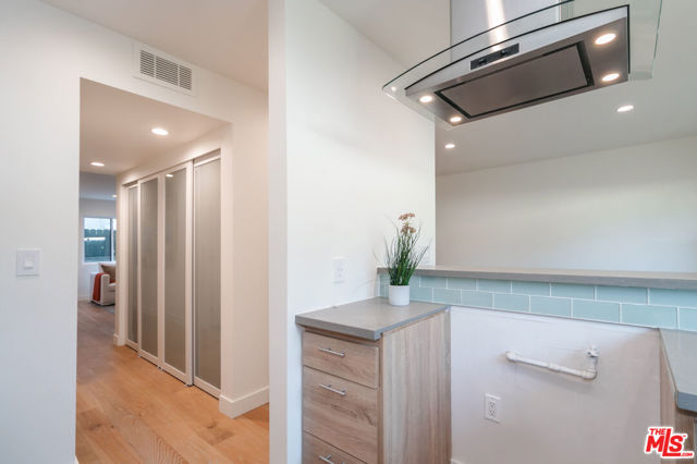 1413 Ocean Park Boulevard, Santa Monica, California 90405, 3 Bedrooms Bedrooms, ,2 BathroomsBathrooms,Condominium,For Sale,Ocean Park,24422967