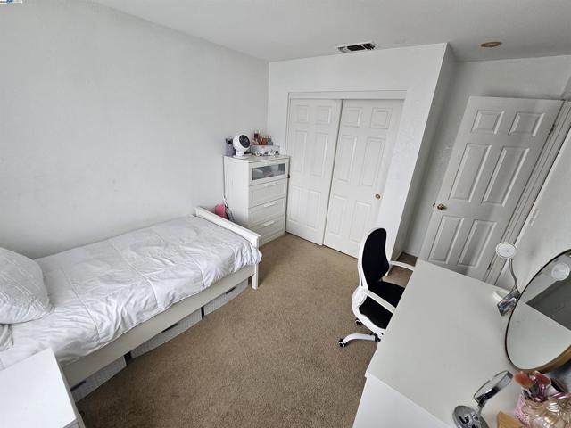 13440 Forestwood Way, Lathrop CA: https://media.crmls.org/mediaz/5cd8e8bc-5919-491a-ac35-ae5dac9cae25.jpg