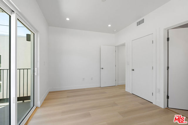 10963 Calvert, North Hollywood CA: https://media.crmls.org/mediaz/5cd902d9-ca1d-46d5-af39-d2d75ff4dfc2.jpg