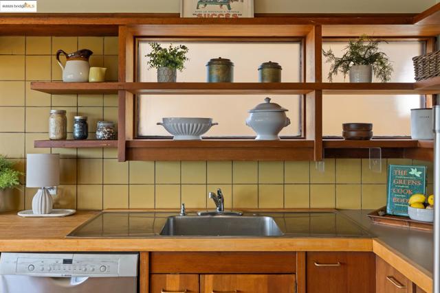 636 Vincente Ave, Berkeley CA: https://media.crmls.org/mediaz/5cd91b4b-6c48-4ea8-a362-63a74e78f2a3.jpg