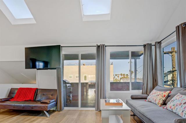 Detail Gallery Image 20 of 25 For 3715 Mission Bld, San Diego,  CA 92109 - 3 Beds | 2 Baths