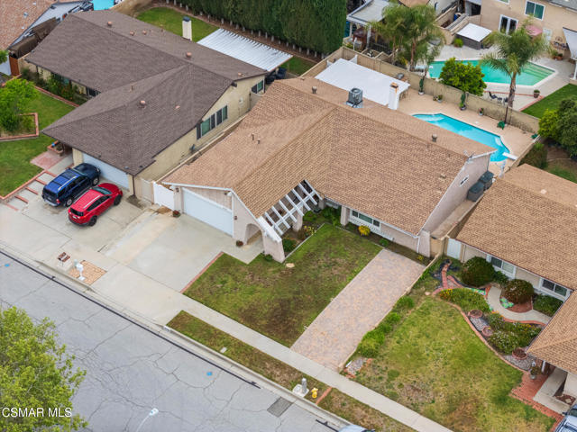 2705 N Broadmoor Avenue, Simi Valley CA: https://media.crmls.org/mediaz/5cd963d6-3b54-42bf-ba0c-be9e548f0695.jpg