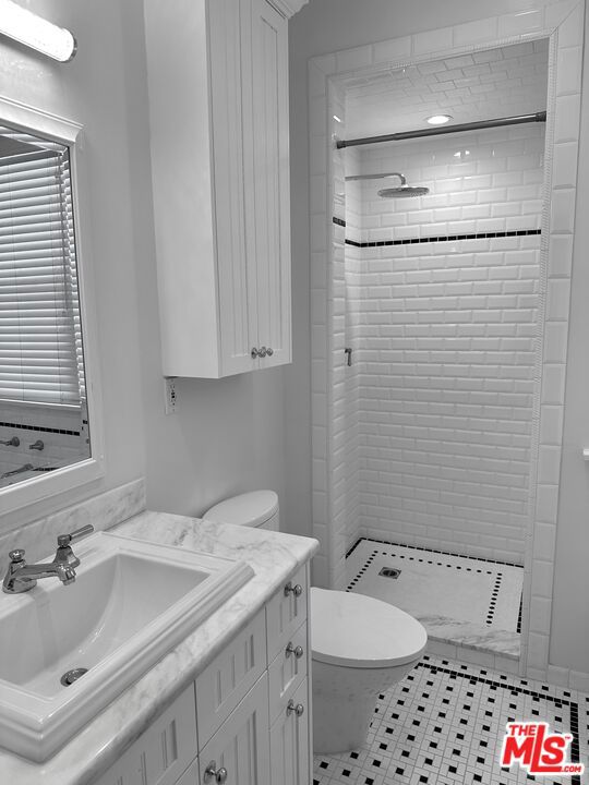 347 N Curson Avenue, Los Angeles CA: https://media.crmls.org/mediaz/5cd9b3c8-a39b-4e99-8aaf-f5578ab1c452.jpg