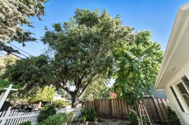 1422 W Selby Lane, Redwood City CA: https://media.crmls.org/mediaz/5cd9e627-65bd-45ed-bd00-3d0795df5c0d.jpg