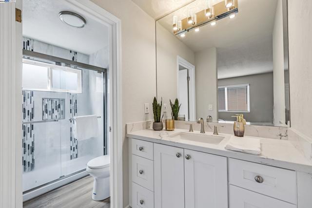 2702 Chinook Ct, Union City CA: https://media.crmls.org/mediaz/5cda3c15-f92a-449e-b902-8b16d3d5e695.jpg