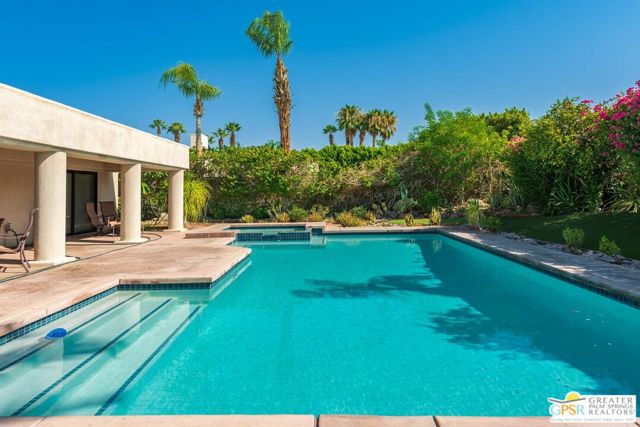 40840 Centennial Circle, Palm Desert CA: https://media.crmls.org/mediaz/5cda6538-c1d8-4f59-ab25-4f160ccfcadf.jpg