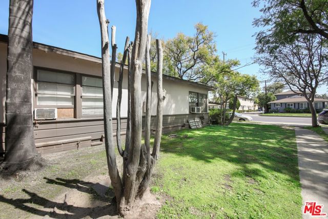 5661 Kester Avenue, Van Nuys CA: https://media.crmls.org/mediaz/5cda6a62-d366-4d2d-b38b-f6750a0e7d49.jpg