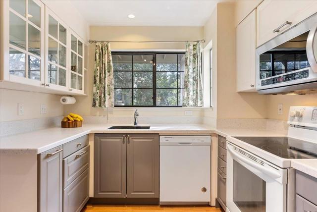241 Quail Run Court, Monterey CA: https://media.crmls.org/mediaz/5cda7e4f-e155-423f-bdb4-f7afecf97ed9.jpg