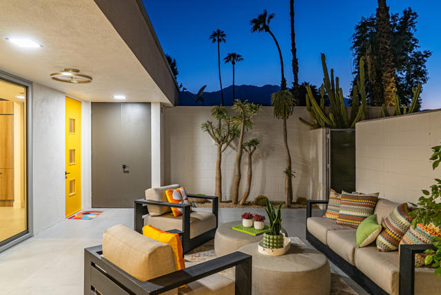 172 Desert Lakes Drive, Palm Springs CA: https://media.crmls.org/mediaz/5cdb609c-1146-4624-b03c-d1767edc8a93.jpg