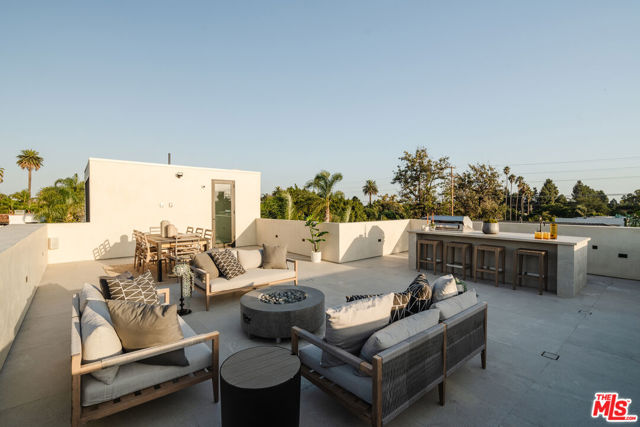 819 N Ogden Drive, Los Angeles CA: https://media.crmls.org/mediaz/5cdc7eb0-c134-493c-8126-8910fefabbc6.jpg