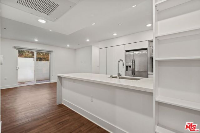 1223 Wellesley Avenue, Los Angeles CA: https://media.crmls.org/mediaz/5cdc82fe-f4c3-4710-8219-88ac95b012dd.jpg