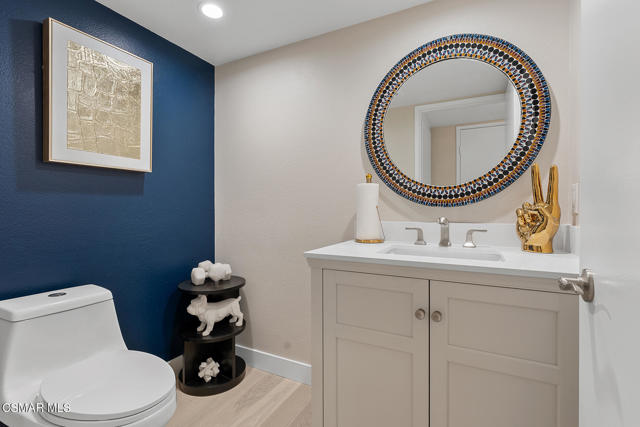 732 Via Colinas, Westlake Village CA: https://media.crmls.org/mediaz/5cdd3b5f-48f0-4fcf-b05e-6150ef973745.jpg