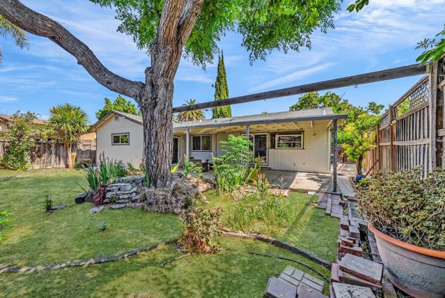 5665 Comanche Drive Drive, San Jose CA: https://media.crmls.org/mediaz/5cdd53da-2b9c-4017-889d-8a57e12d0359.jpg