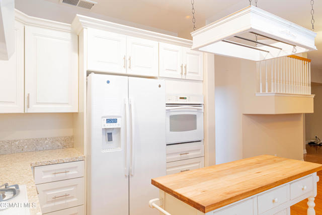 3063 Espana Lane, Thousand Oaks CA: https://media.crmls.org/mediaz/5cdd65df-b130-466f-9972-01493ba5ad09.jpg