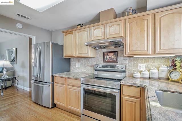 581 Fairway Street, Hayward CA: https://media.crmls.org/mediaz/5cdd6bed-4d6d-4ab9-8a5d-d15ff2d404e8.jpg