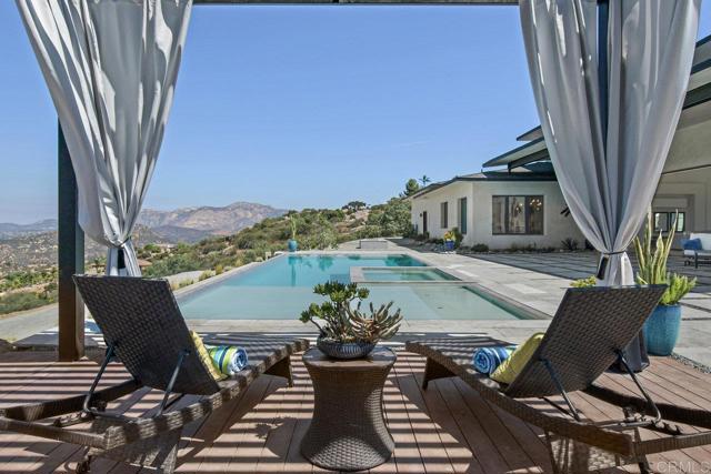 573 Lilac Ranch Rd, Alpine CA: https://media.crmls.org/mediaz/5cdd77a5-bfb3-463c-9c3b-330dfbb5c0b7.jpg