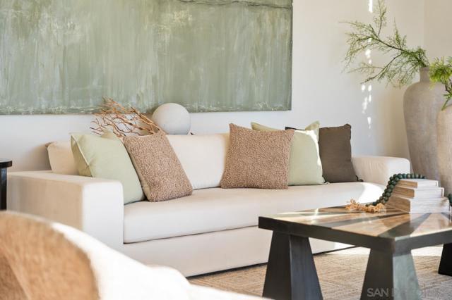 Image 11 of 69 For 8080 La Jolla Scenic Dr