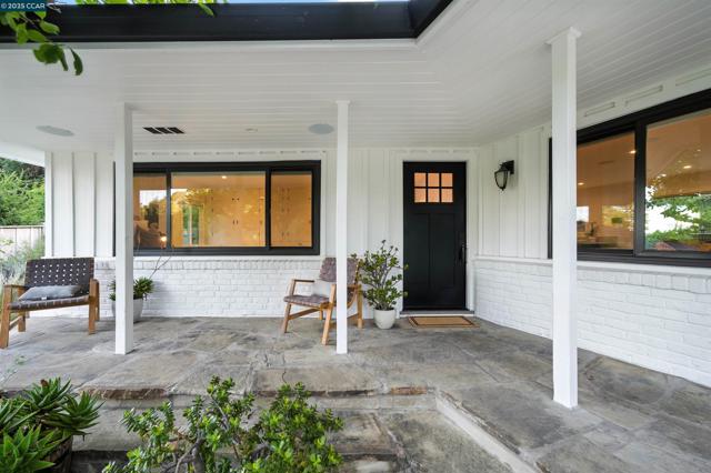 3363 Springhill Rd, Lafayette CA: https://media.crmls.org/mediaz/5cdda581-b09e-43ee-857d-7b371a0d678a.jpg