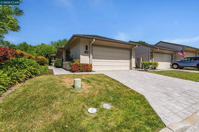 1934 Saint George Rd, Danville CA: https://media.crmls.org/mediaz/5cdda7a6-0a05-4ca5-ab9c-6fe0d5fc29ef.jpg