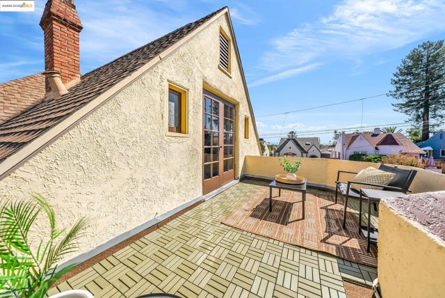 5605 Picardy Dr, Oakland CA: https://media.crmls.org/mediaz/5cddc6c8-9f4d-4dc5-b259-ea53fd829c4d.jpg