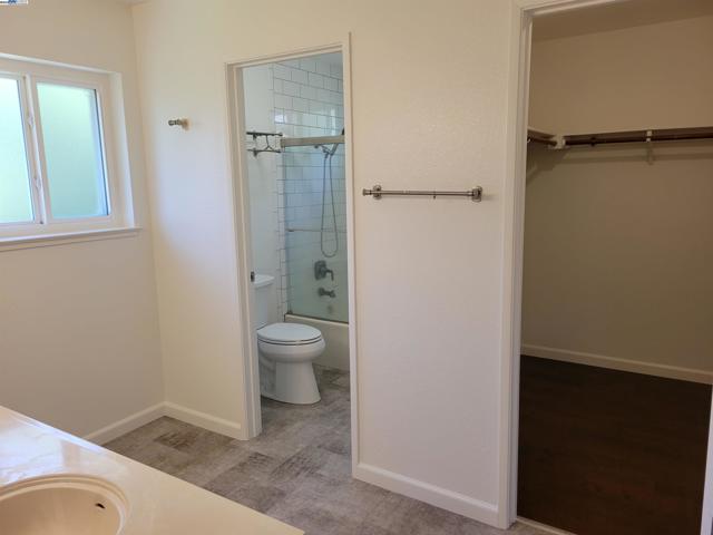 17089 Columbia Dr, Castro Valley CA: https://media.crmls.org/mediaz/5cde053b-0263-4375-86ad-f93b6c3bdb8b.jpg