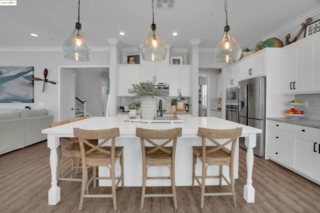 542 Harbor Cove Cir, Discovery Bay CA: https://media.crmls.org/mediaz/5cde19df-e60e-48f6-912a-80dc33596a7f.jpg