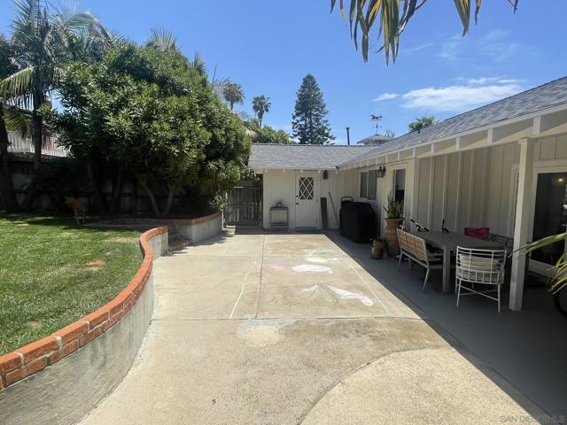 1706 Grandview St., Oceanside CA: https://media.crmls.org/mediaz/5cdedd0a-f80c-4f3c-b50f-f952dadb682c.jpg
