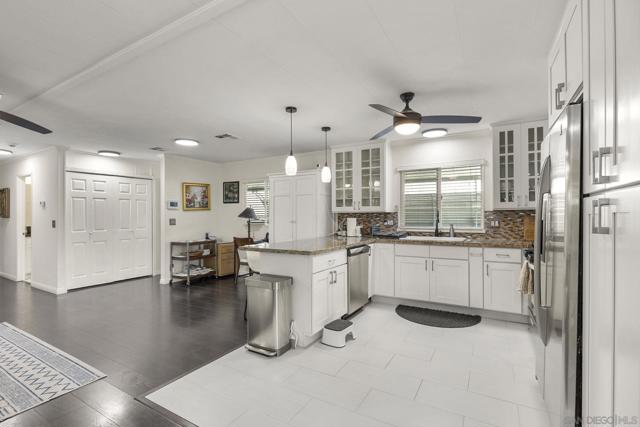 7004 San Bartolo, Carlsbad CA: https://media.crmls.org/mediaz/5cdf1c40-4a60-4e01-9c8b-5af05b094cdf.jpg