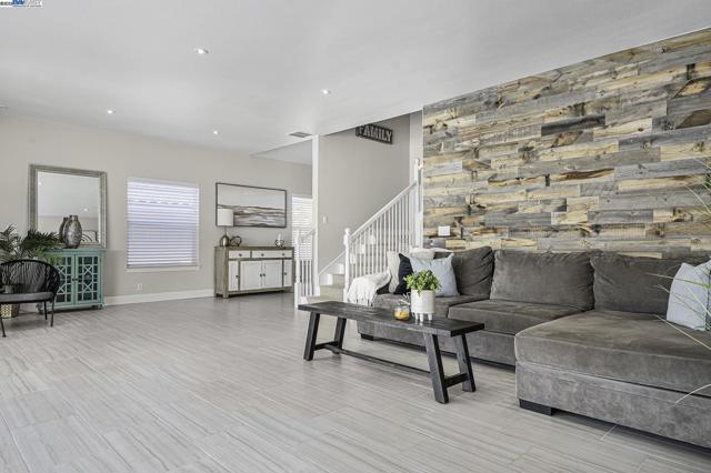 4892 South Pt, Discovery Bay CA: https://media.crmls.org/mediaz/5cdf62e0-6fcd-4832-b8df-03c71023d4b4.jpg