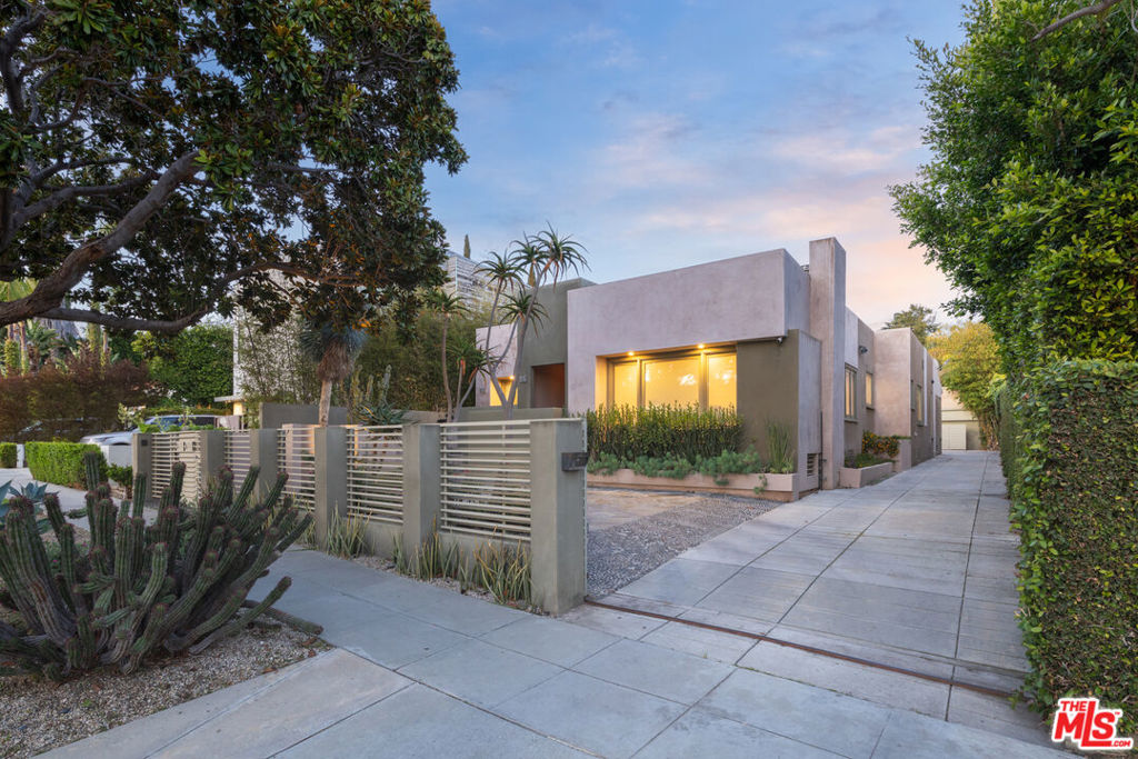 816 N La Jolla Avenue