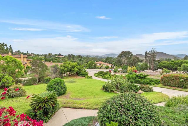12982 Polvera Ct, San Diego CA: https://media.crmls.org/mediaz/5cdfb51e-57fb-4a56-bdfc-f2c5b7c9fee2.jpg